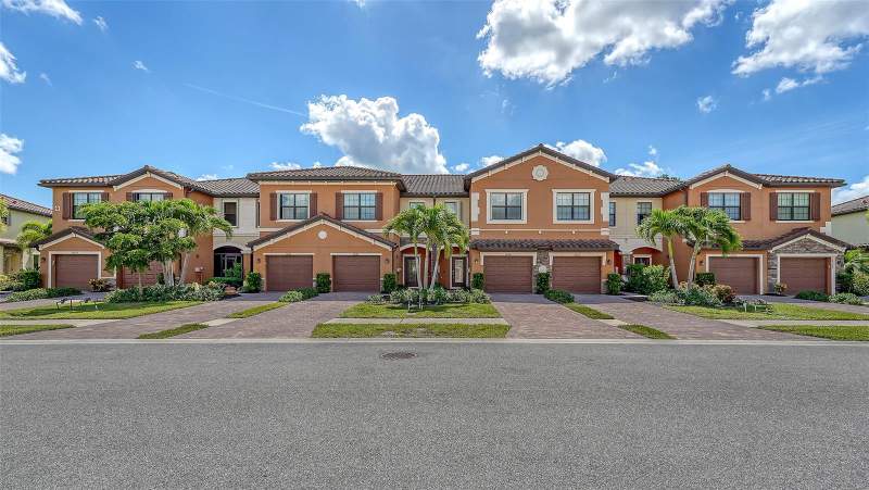 3 bedroom Townhouse at 20314 Lagente Circle, Gran Paradiso, Venice — photo 3