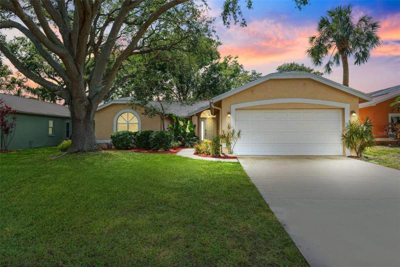 Lynn OaksHomes for Sale in Largo, FL