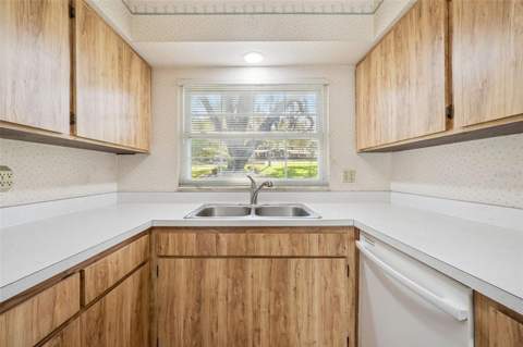 2874 E Crooked Lake Drive, Eustis FL - photo 24 of 65
