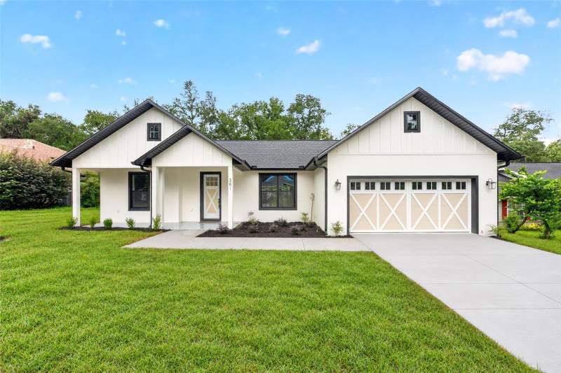 3 bedroom Single Family Residence at 381 Carriage Lane, Lady Lake Crestwood Manor, Lady Lake — photo 2