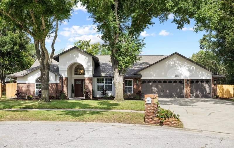 5 bedroom Single Family Residence at 18107 Woodcreek Place, The Manors At Crystal Lakes, Lutz — photo 2