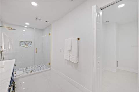 6403 Elliot Drive, Tampa FL - photo 14 of 45
