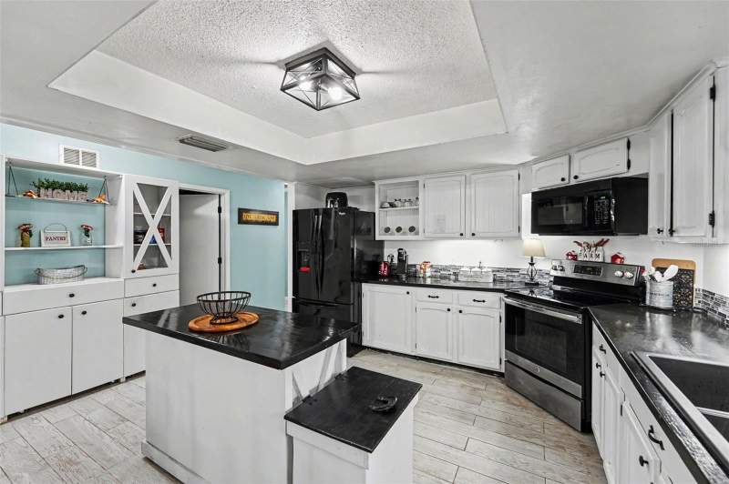 3 bedroom Single Family Residence at 429 Manor Boulevard, Pine Lake, Palm Harbor — photo 4
