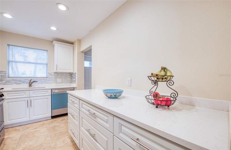2 bedroom Condominium at 5940 30th Avenue #115, Town Shores Of Gulfport, Gulfport — photo 5