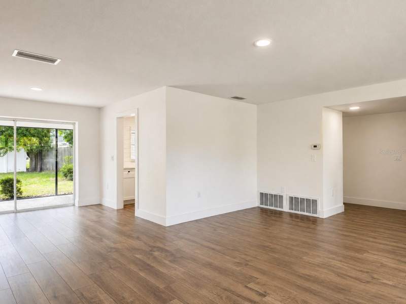 4 bedroom Single Family Residence at 810 Allamanda Drive, Harbor Bluffs Sec 3, Largo — photo 4