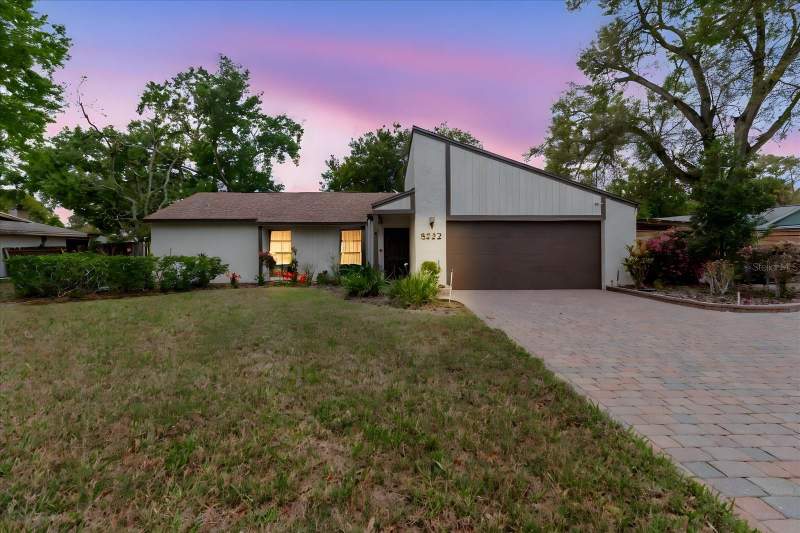 4 bedroom Single Family Residence at 8222 La Serena Drive, Lago Vista Unit 2, Tampa — photo 2