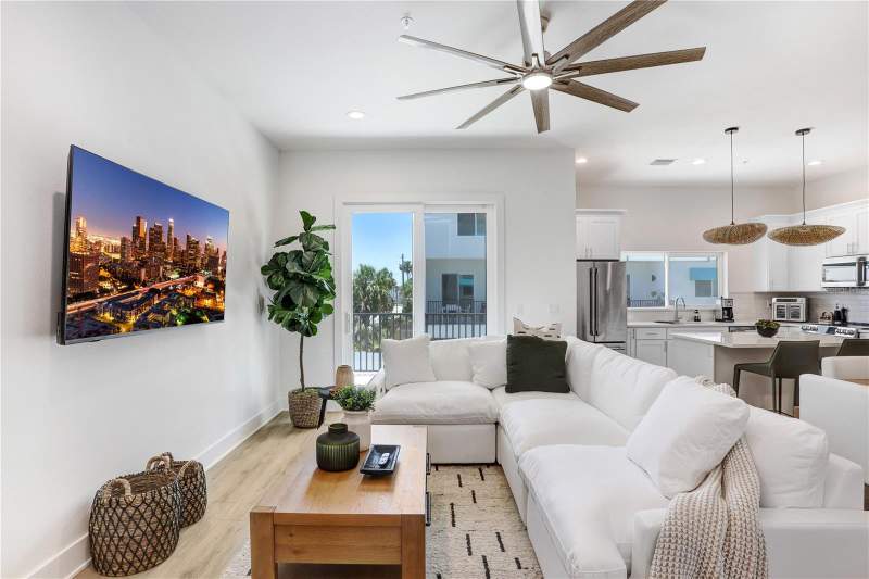 5 bedroom Condominium at 15405 Gulf Boulevard #B4, Azul Twnhms Condo, St Petersburg — photo 4