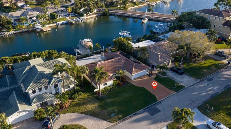 3 bedroom Single Family Residence at 2024 Massachusetts Avenue, Venetian Isles, St Petersburg — photo 2