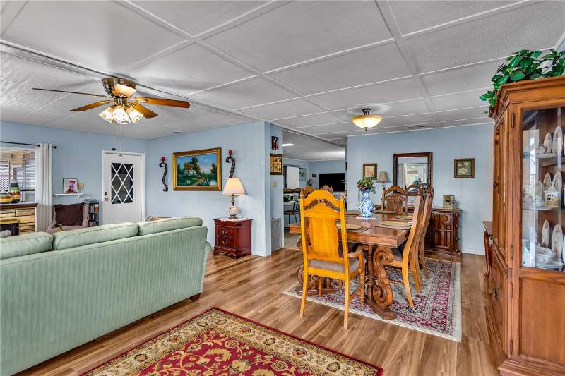 2 bedroom Manufactured Home at 38546 Stafford Drive, Shady Oaks Mobile Modular Estates, Zephyrhills — photo 2