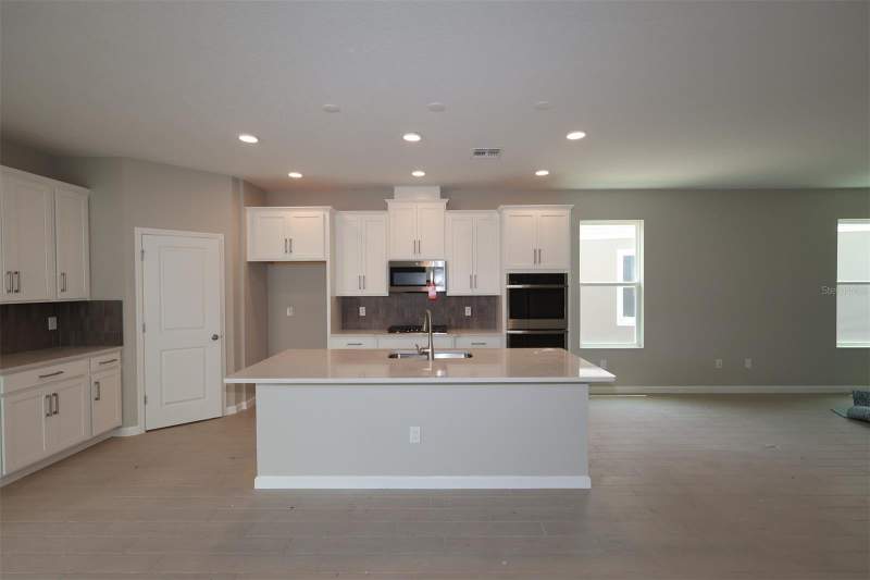 4 bedroom Single Family Residence at 1359 Lumpini Street, Center Lake On The Park, St Cloud — photo 3