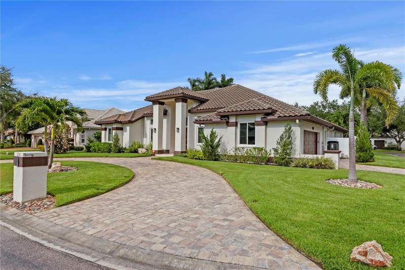 5 bedroom Single Family Residence at 1230 Darlington Oak Circle, Placido Bayou, St Petersburg — photo 2