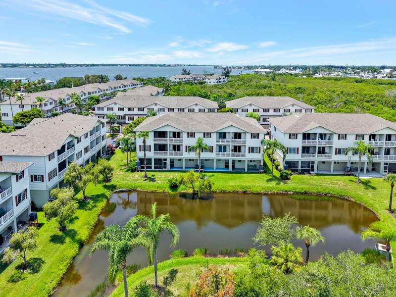 4 bedroom Townhouse at 1014 34th Drive, Riverbay Twnhms Ph One, Palmetto — photo 2