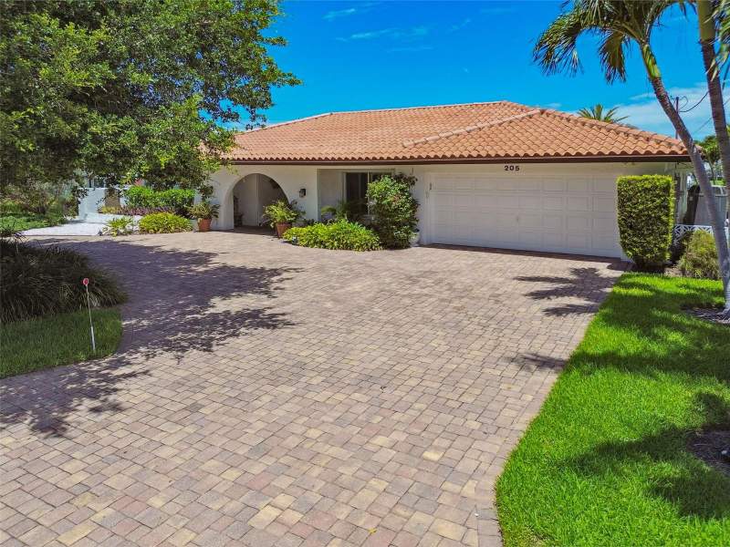 4 bedroom Single Family Residence at 205 Harrison Avenue, Biltmore Isles, Belleair Beach — photo 2