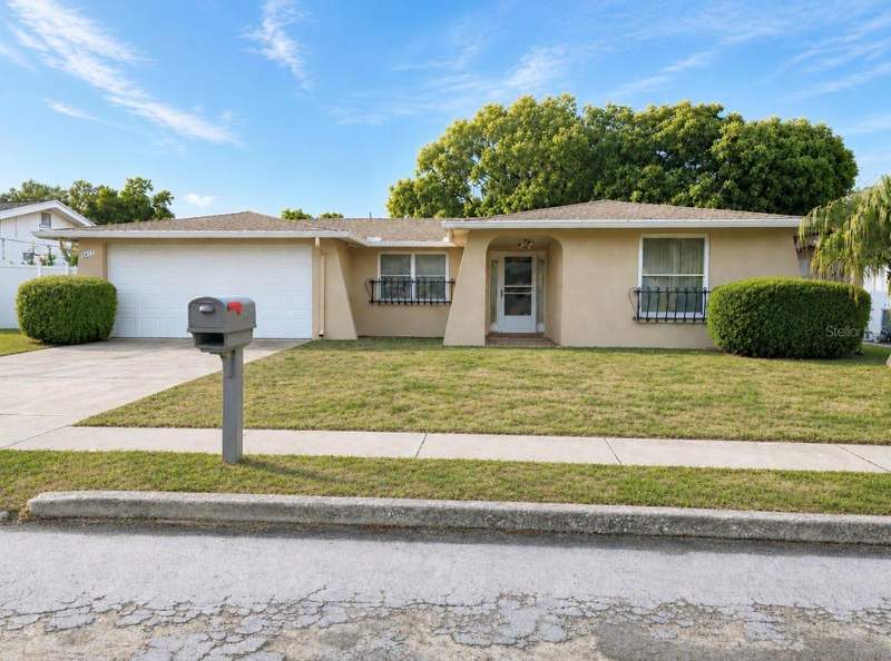 2 bedroom Single Family Residence at 5617 CANOSA DRIVE, LA VILLA GARDENS, HOLIDAY — photo 1