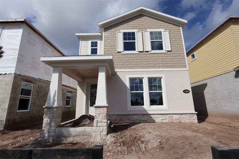 1306 TWELVE OAKS ROAD home for sale in Center Lake On The Park