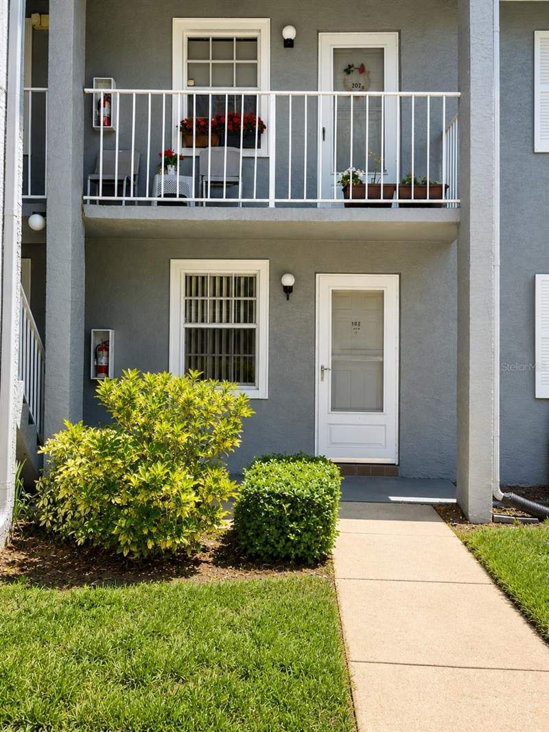 2 bedroom Condominium at 1420 Oak Hill Drive #102, Lake Tiffany Condo, Dunedin — photo 2