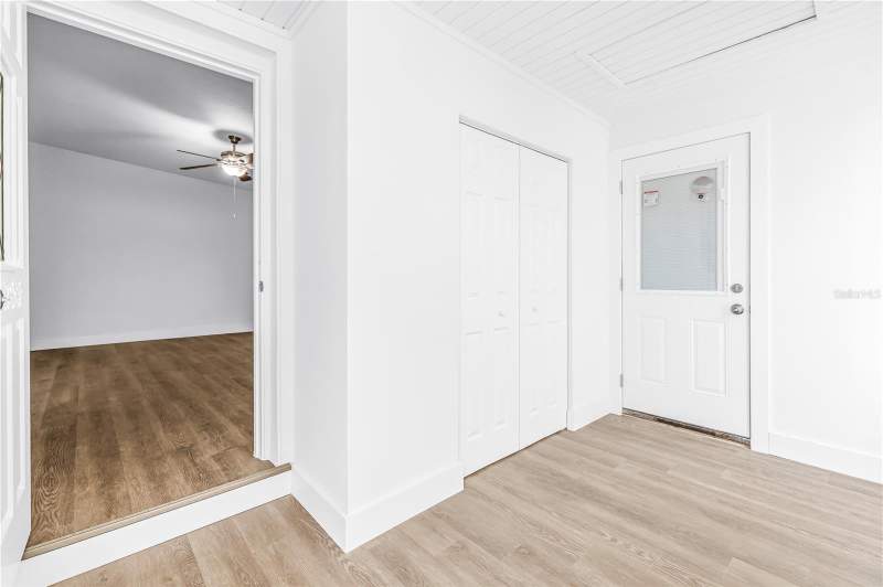 5 bedroom Single Family Residence at 110 NE Monroe Circle #1, North St Petersburg, St Petersburg — photo 4