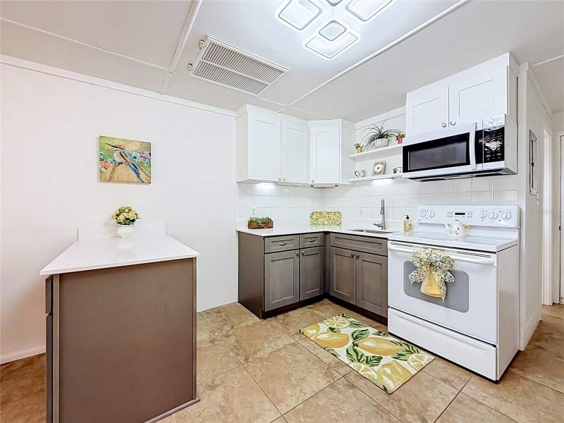 2 bedroom Condominium at 10301 US Highway 27 #22, Vacation Village, Clermont — photo 5