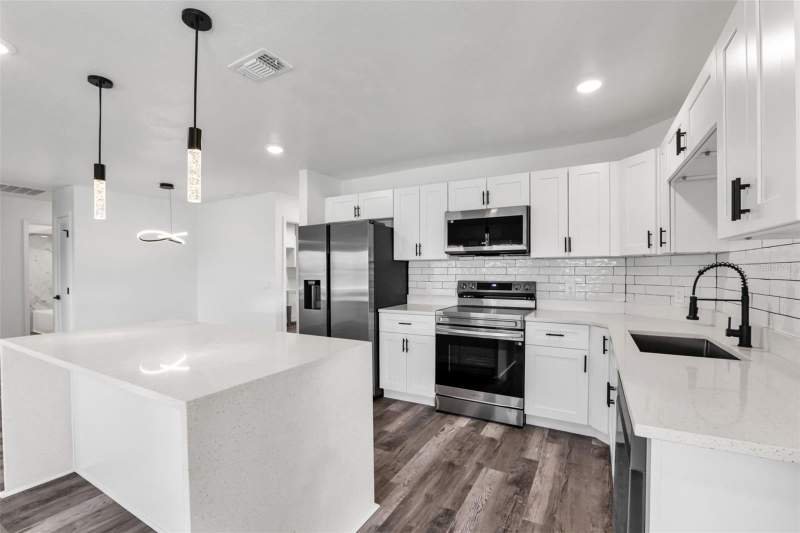 3 bedroom Single Family Residence at 2161 Aqui Esta Drive, Punta Gorda Isles Sec 06, Punta Gorda — photo 2