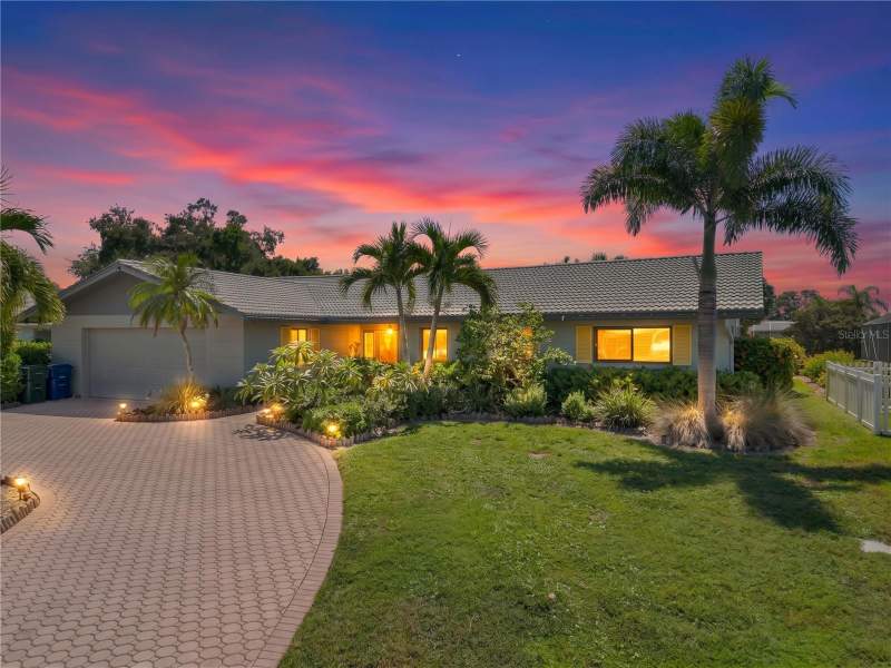 2 bedroom Single Family Residence at 3377 Spring Mill Circle, Village Green Club Estates, Sarasota — photo 2