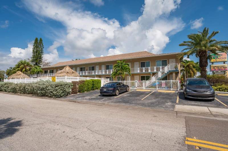 1 bedroom Condo - Hotel at 14251 Gulf Boulevard #12, Tropic Shores Apt Motel Condo, St Petersburg — photo 3