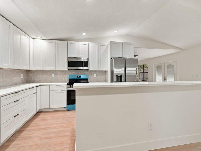3 bedroom Single Family Residence at 7956 Rhanbuoy Road, Berkeley Manor Ph I, Spring Hill — photo 2