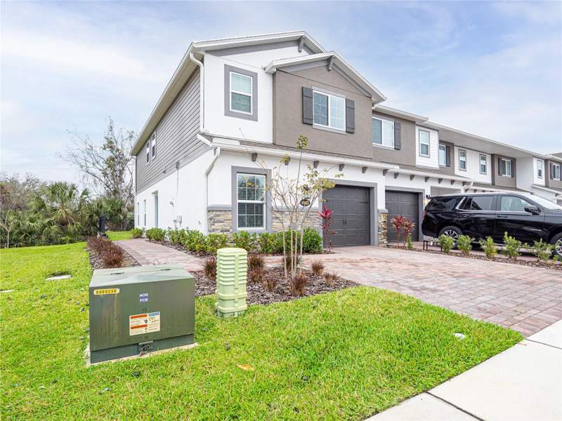 4 bedroom Townhouse at 4902 Livingston Lane, Towns At Tuskawilla Commons, Oviedo — photo 2