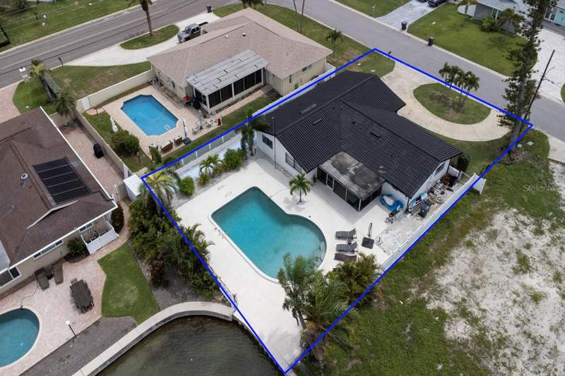 3 bedroom Single Family Residence at 12125 6th Street, Capri Isle Sub, Treasure Island — photo 2
