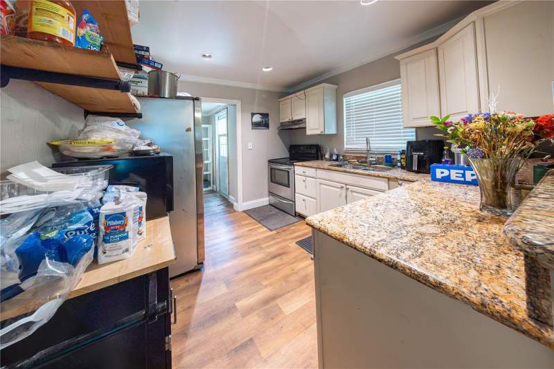 2 bedroom Single Family Residence at 304 E Hydrangia Street, Bougenvista Sub, Tampa — photo 4