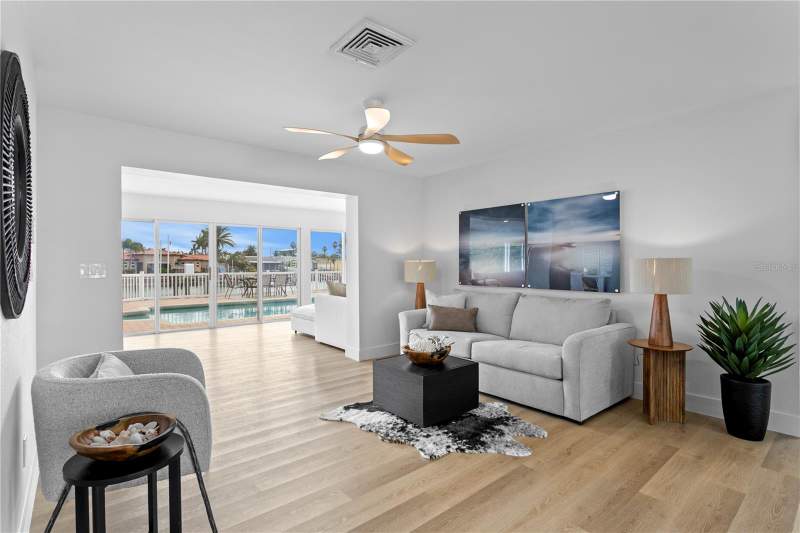 4 bedroom Single Family Residence at 350 N JULIA CIRCLE, NORTH VINA DEL MAR 1ST ADD, ST PETE BEACH — photo 3