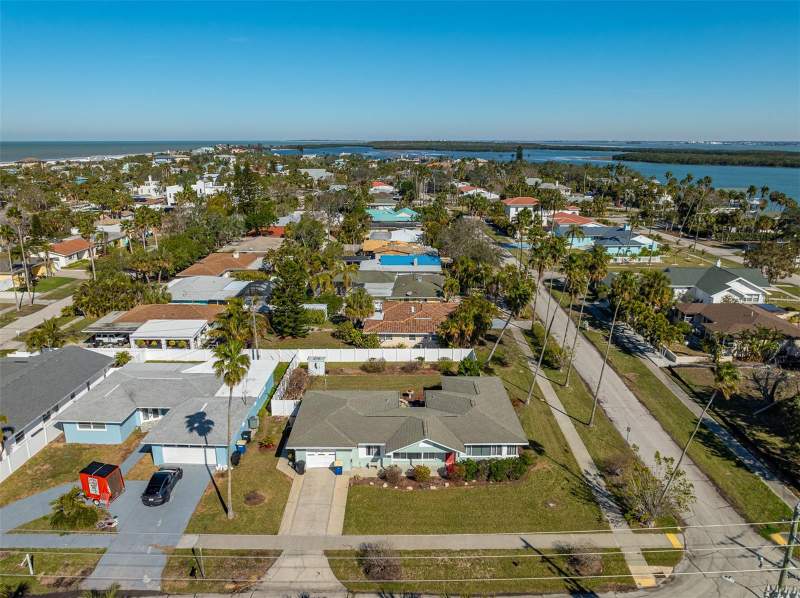 3 bedroom Single Family Residence at 66 Kipling Plaza, Mandalay Sub, Clearwater Beach — photo 5