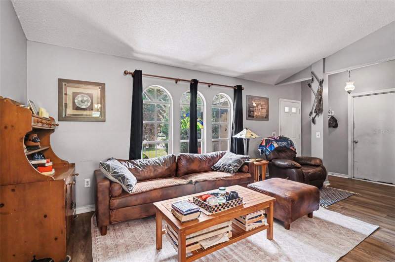 3 bedroom Single Family Residence at 1050 Parnell Court, Deltona, Deltona — photo 4