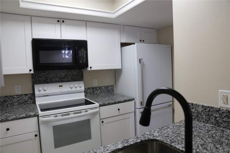 2 bedroom Townhouse at 5831 SW 9th Place, Rockwood Villas, Gainesville — photo 4