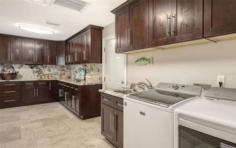 121 Holly Avenue, Sarasota FL - photo 21 of 41