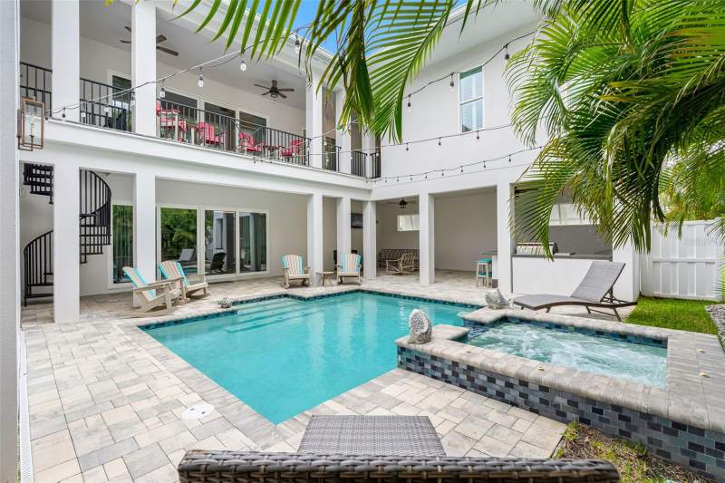 4 bedroom Single Family Residence at 124 Forest Hills Drive, Redington Shores Yacht & Tennis Club, Redington Shores — photo 2
