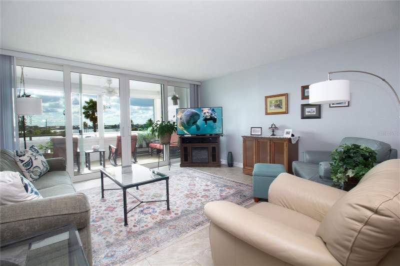 2 bedroom Condominium at 17920 Gulf Boulevard #301, Redington Towers Bldg 2 Condo, Redington Shores — photo 2