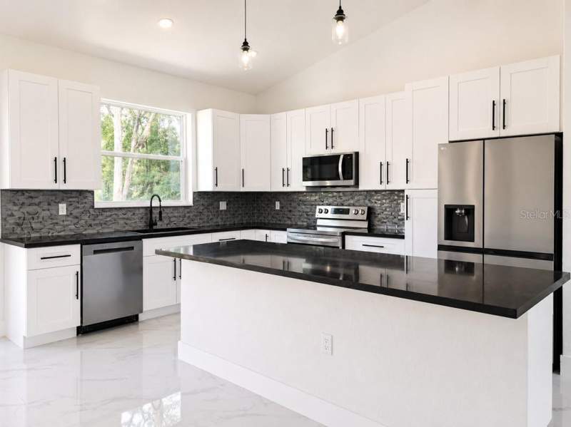 3 bedroom Single Family Residence at 3476 SE Hwy 484, Belleview Heights Estates, Belleview — photo 3