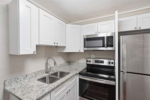 303 Josephine Avenue, Fruitland Park FL - photo 6 of 24