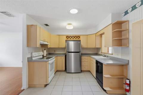 6130 17th Street, Zephyrhills FL - photo 11 of 35
