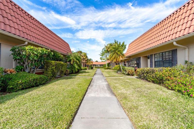 2 bedroom Villa at 19029 US HIGHWAY 19 #25D, IMPERIAL COVE 12, CLEARWATER — photo 3