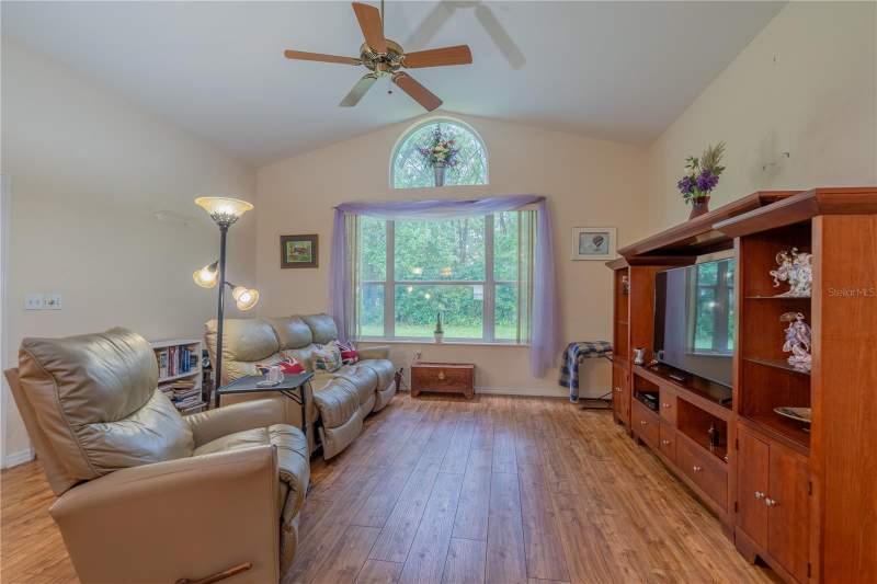 3 bedroom Single Family Residence at 10971 SW 69th Circle, Oak Run Crescent Oaks, Ocala — photo 3