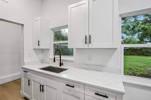 334 E Cornelius Circle, Sarasota FL - photo 15 of 26