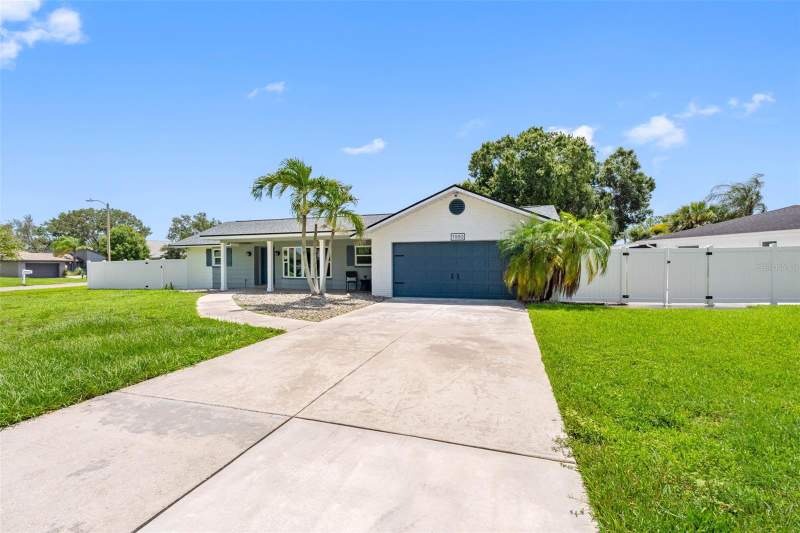 3 bedroom Single Family Residence at 1950 Arvis Circle, Arvis Circle, Clearwater — photo 2