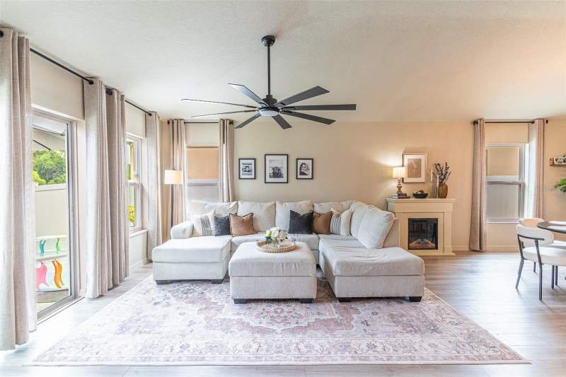 4 bedroom Single Family Residence at 615 Valri Park Drive, Valri Park Ph 1 & 2, Valrico — photo 2