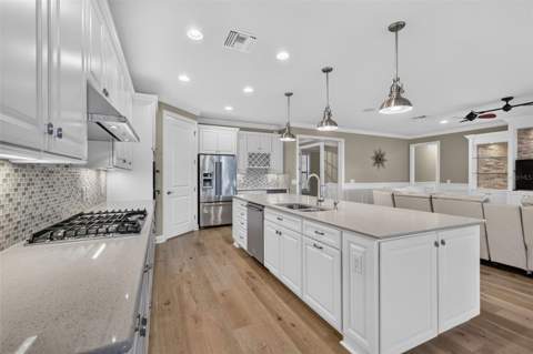 16927 Winthrop Place, Lakewood Ranch FL - photo 13 of 53