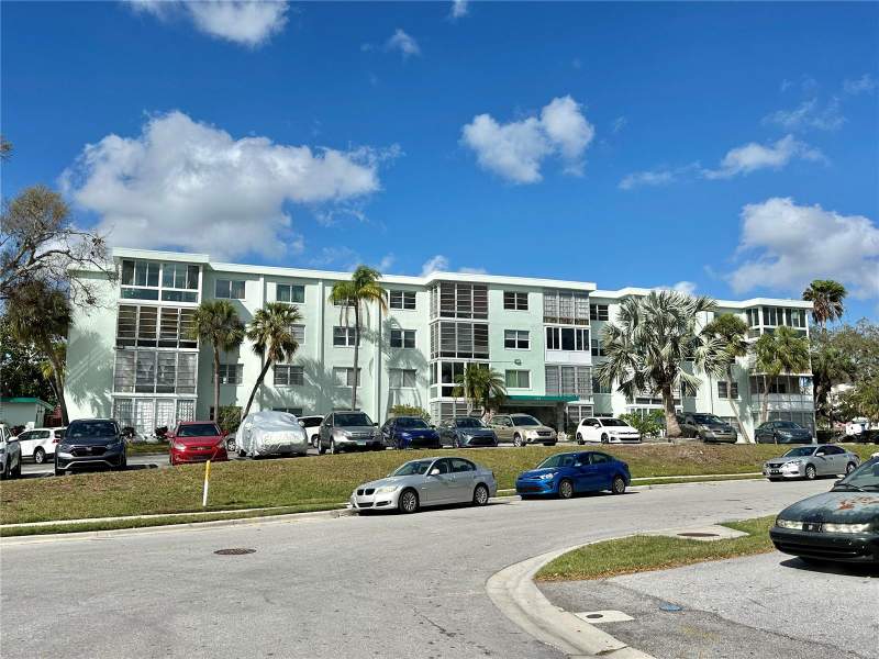 1 bedroom Condominium at 100 Waverly Way #302, Waverly Towers Condo, Clearwater — photo 2