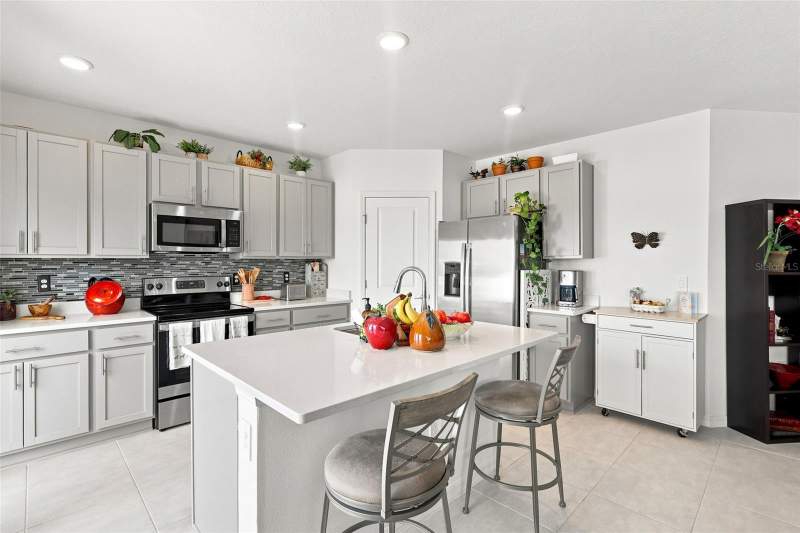 4 bedroom Single Family Residence at 124 CITRINE LOOP, STEPPING STONE, KISSIMMEE — photo 2
