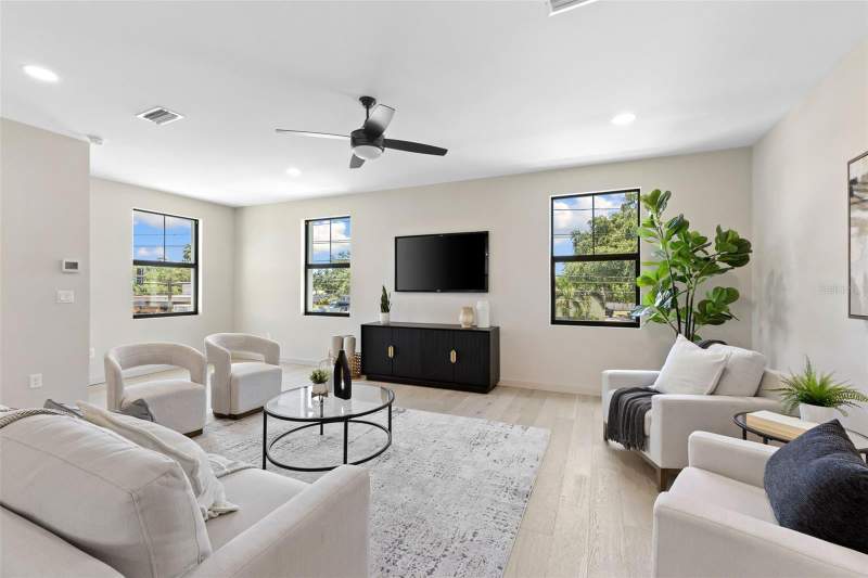 3 bedroom Townhouse at 2211 16th Street, Greenwood Twnhms, St Petersburg — photo 4