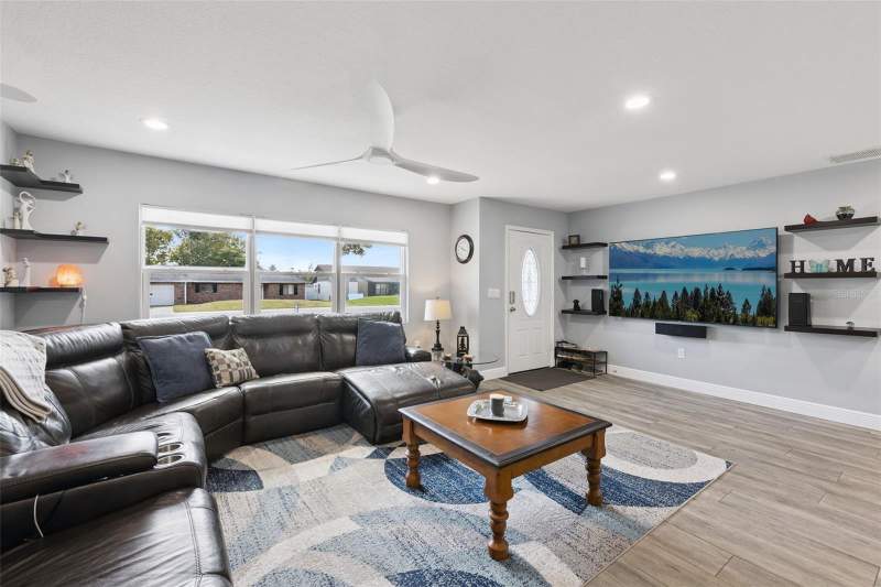 4 bedroom Single Family Residence at 27821 LOIS DRIVE, VENETIAN VILLAGE, TAVARES — photo 5