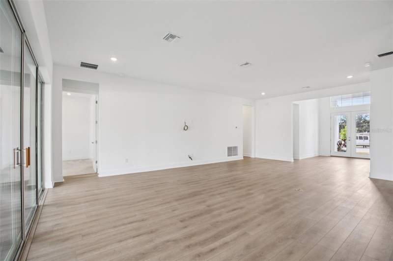 6 bedroom Single Family Residence at 8218 Golden Beach Court, Seaire, Parrish — photo 3